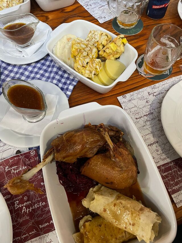 Svatomartinské degustační menu - husí stehno, 1/4 kachny a bramborové lokše s trhanou kachnou 