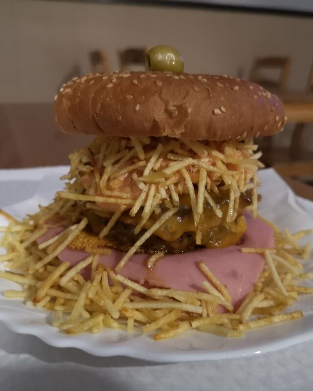 Hambúrguer Marques (180g carne bovino e queijo Cheddar)