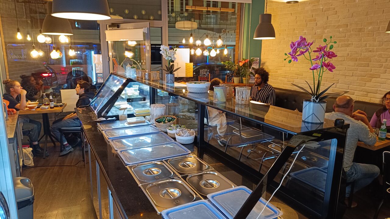 Dee Dee Thai sushi Restaurant