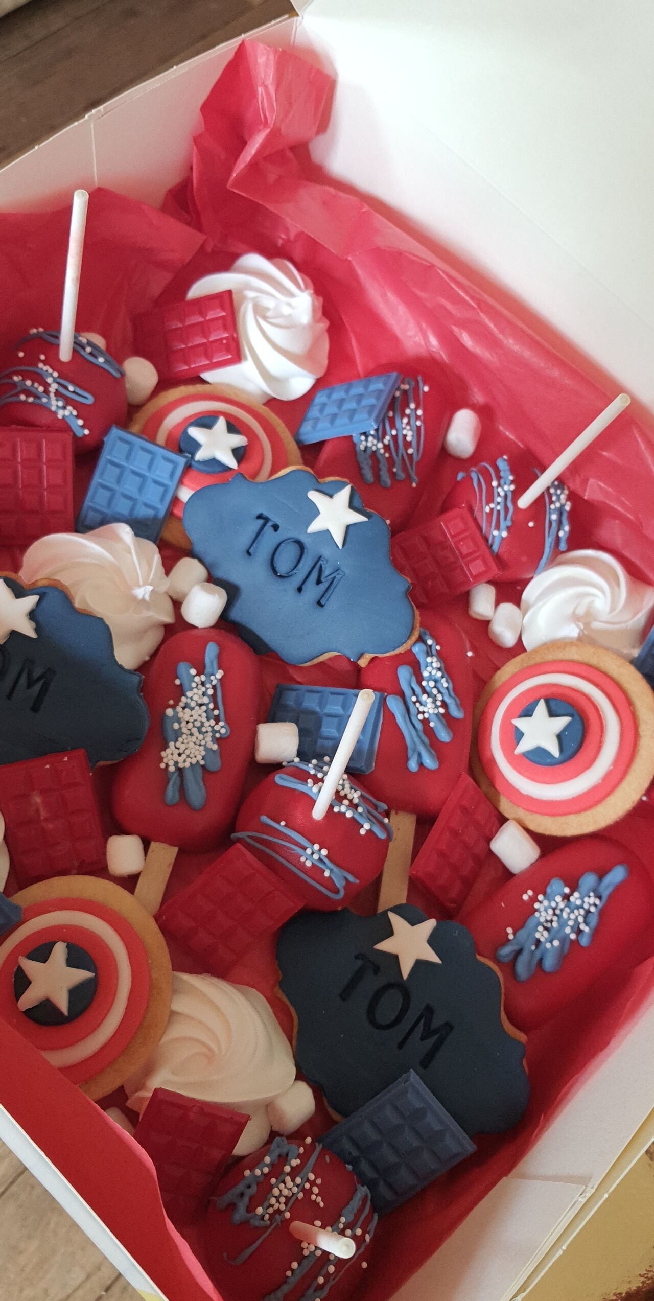 Box avec mélange sur thème avengers