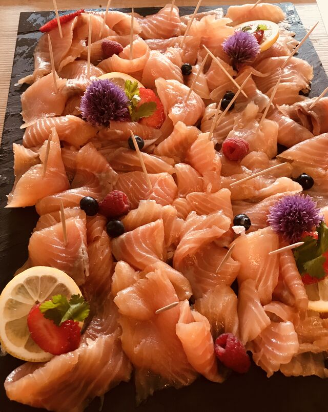 Planche de saumon fumé maison