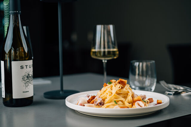 TAGLIATELLA AI CALAMARI
crema di barbabietola e crumble di pane