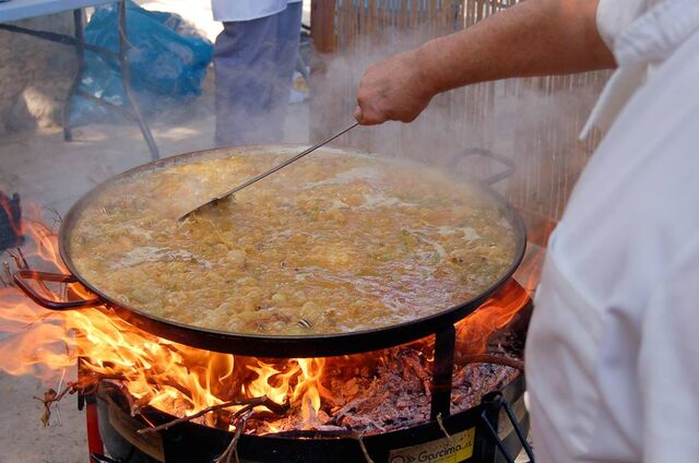 Paella au Feu de Bois