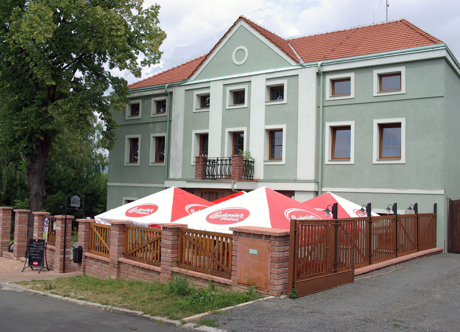 Restaurace a Penzion Pod Hradem