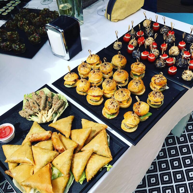 Buffet - Samsa Marocains, Mini Burger kefta, Tomates cerises farcies, Sucettes fromage au cœur fruité