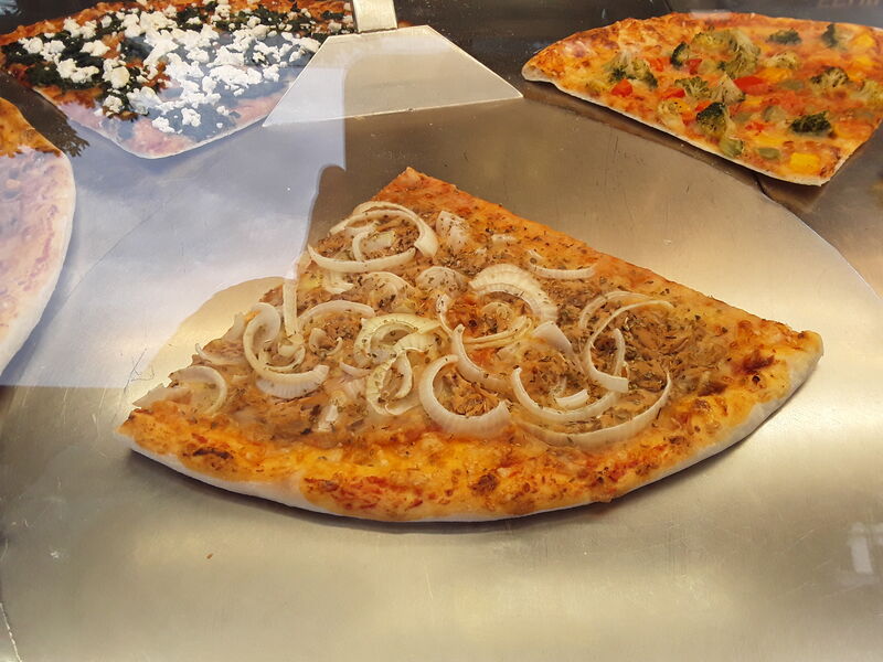 Pizza ist immer frisch für Sie zubereitet!