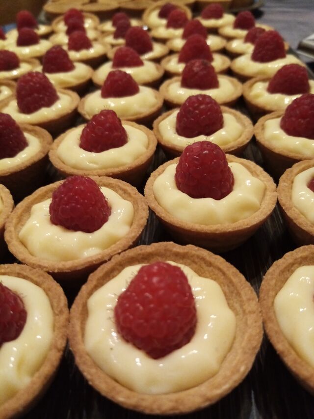 buffet dinatoire: tartelette citron framboise