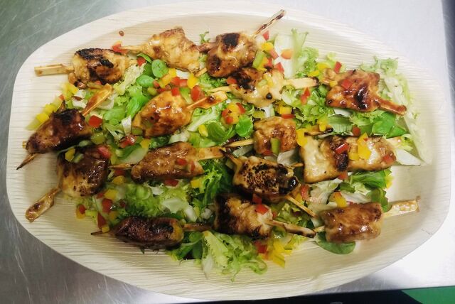 Plateau « Amuse bouche »
~ Brochettes poulet caramel 