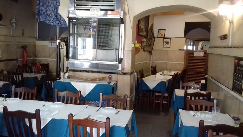 Temos uma sala de refeições para 50 pessoas