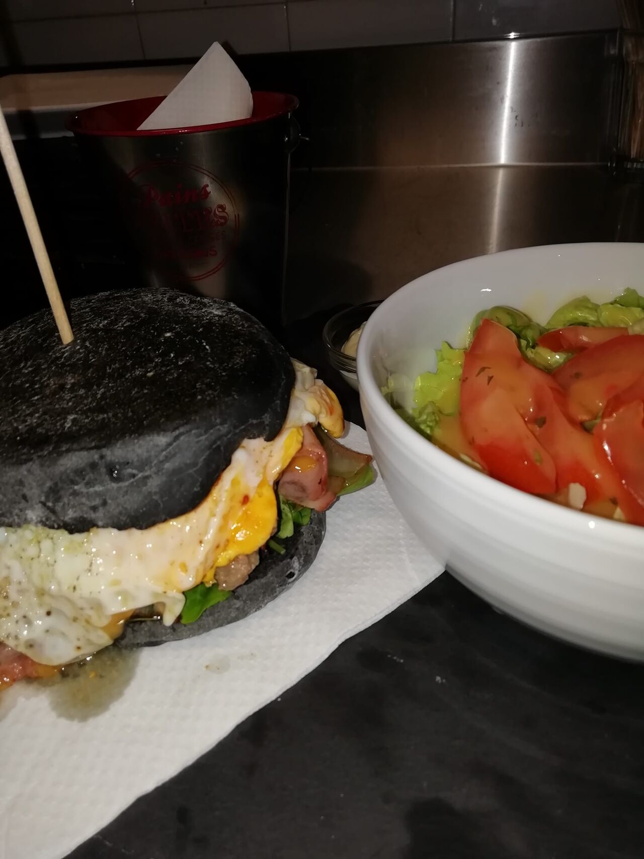 Bolo do Caco com tinta de choco