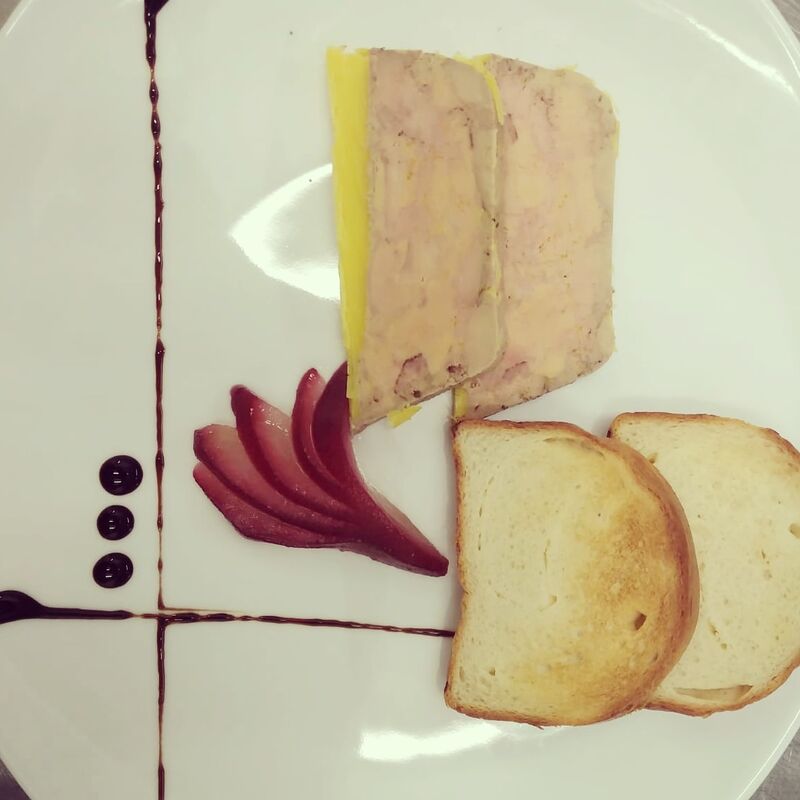 Foie Gras Maison / Poire Pochée Vin Rouge / Pain Brioché