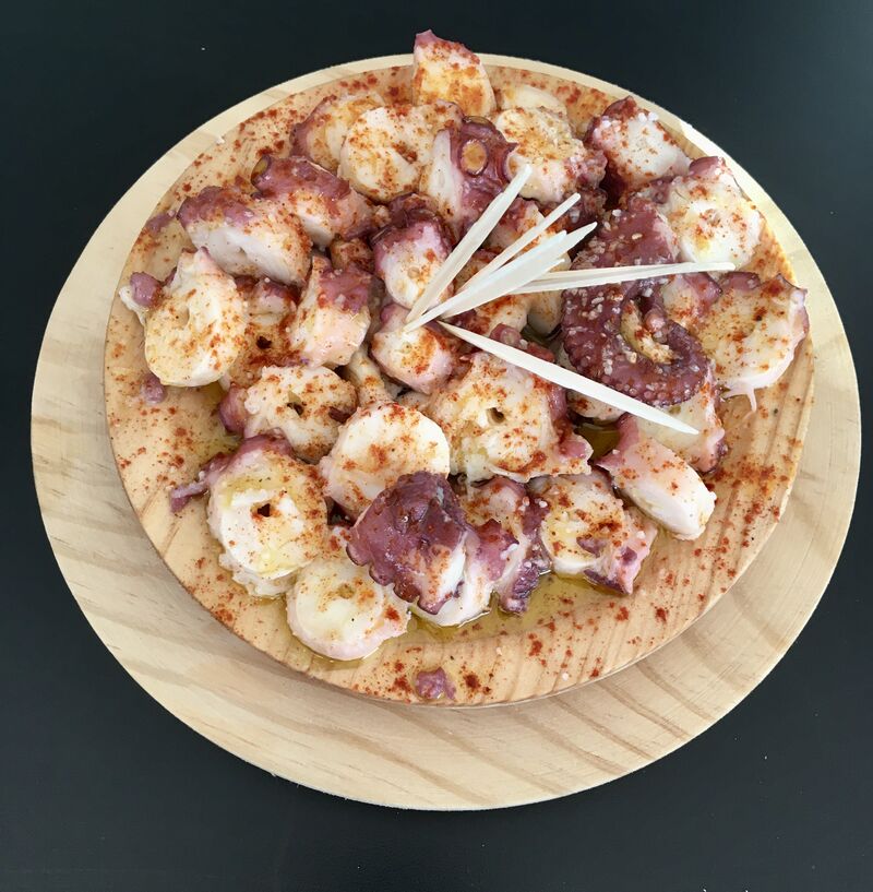 Media ración de pulpo con pan gallego y caña o copa de Albariño por tan solo 9 euros