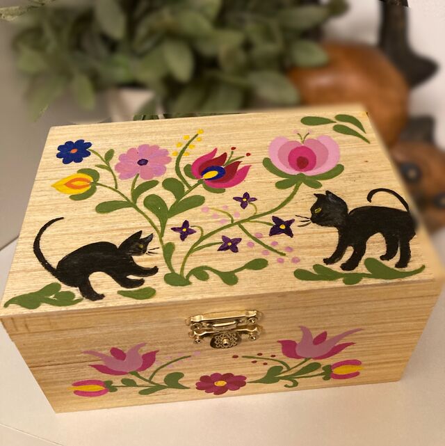 Egyedi kézzel festett dobozok