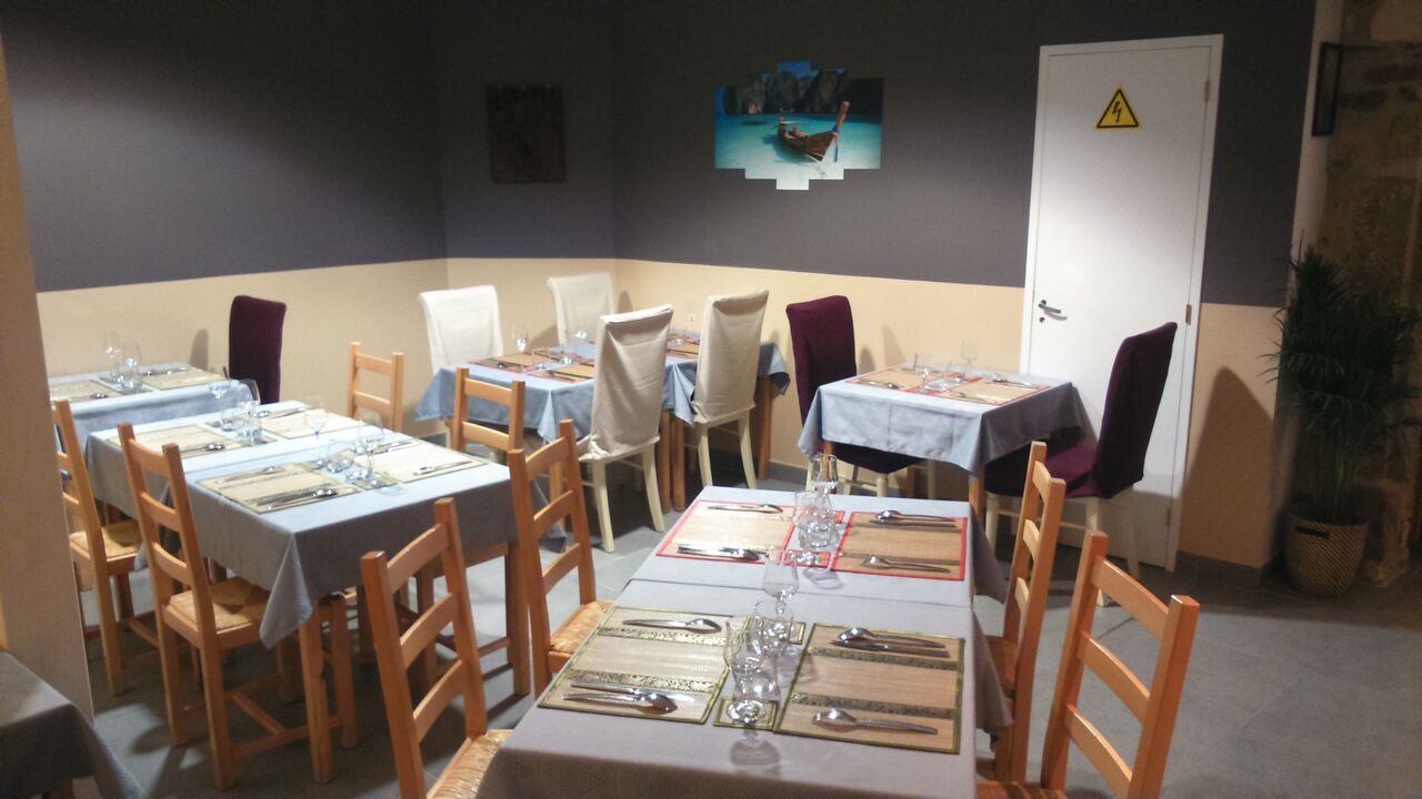 Salle 1 à la décoration zen et épurée
17 couverts 