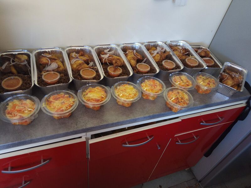 NOS PLATS COMPLET :
riz djon djon, Banane pesé verte ou jaune.
+Poulet
+Griyo
+Sauce locale
+Pikliz 