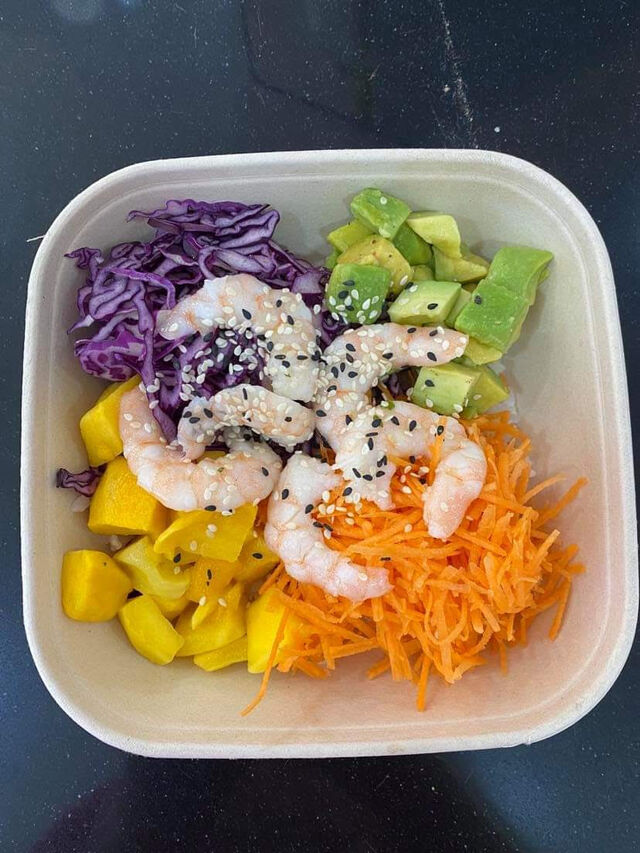 Poke Bowl Gambas
Riz sushi vinaigré, gambas, accompagnement de légume divers, graines de sésame.