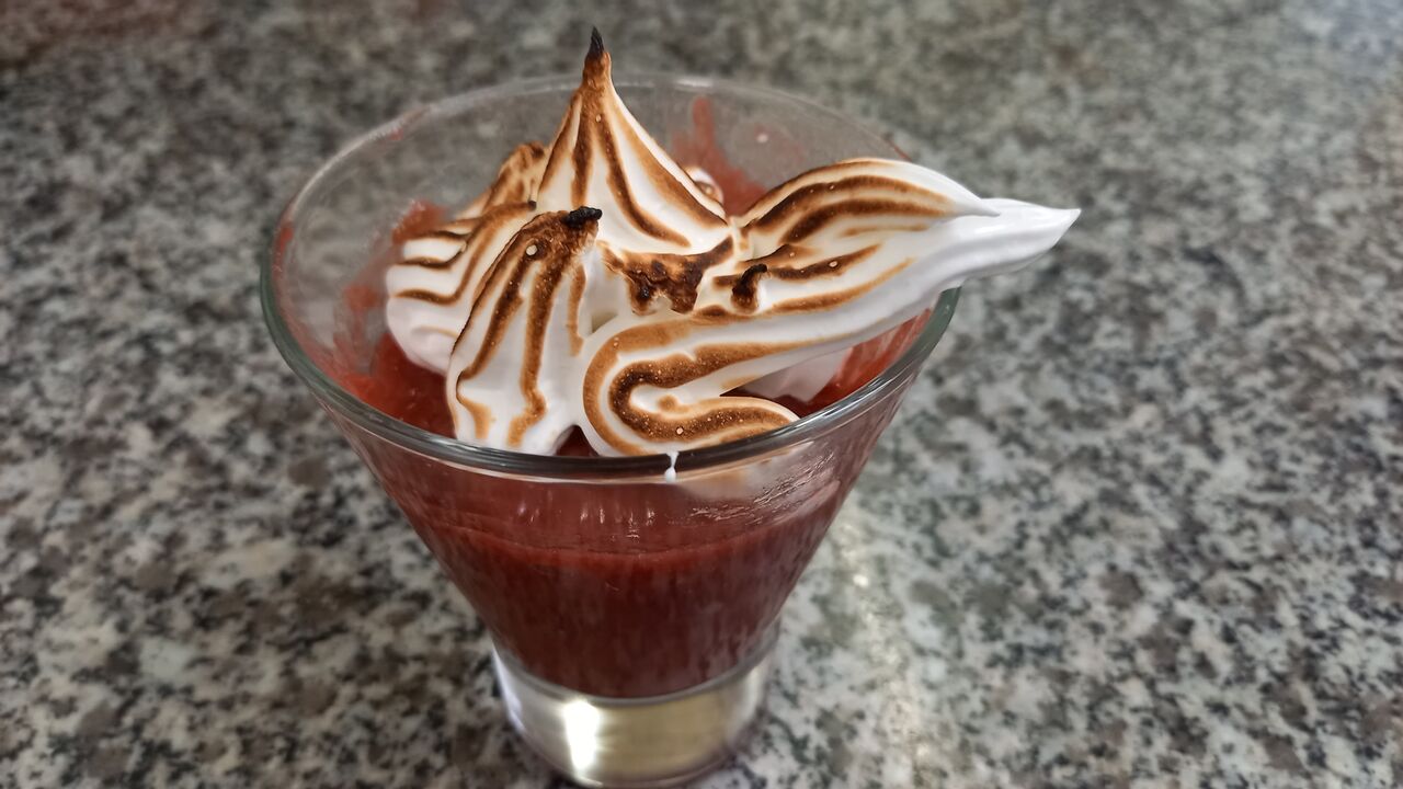 Compotée de rhubarbe meringuée