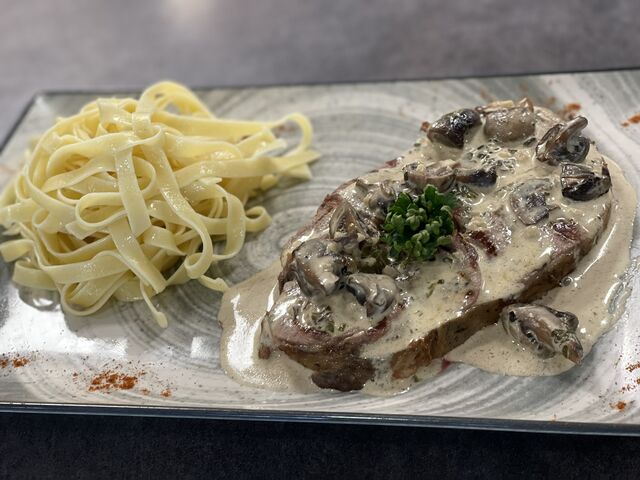 Escalope de veau tagliatelles crème forestière 