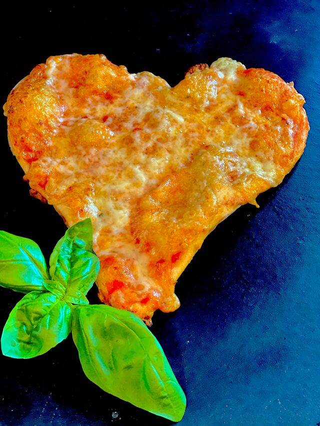 25. B Herzpizza
Ø 20cm
€3,50
Eine Zutat inklusive
Alle weiteren Zutaten + 1,50 €