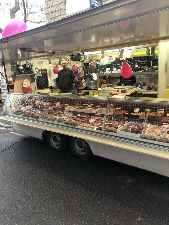 Sur le marché de Pontoise à l’hôtel de ville