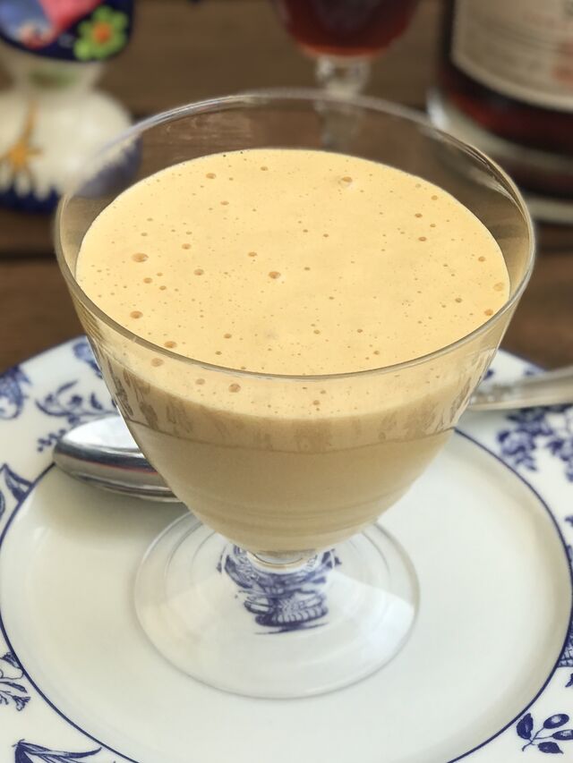 Baba de Camelo. Mousse deliciosa feita com doce de leite. Irresistível!