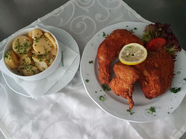 Jeden Donnerstag außer Feiertag ist Backhuhn-Tag 