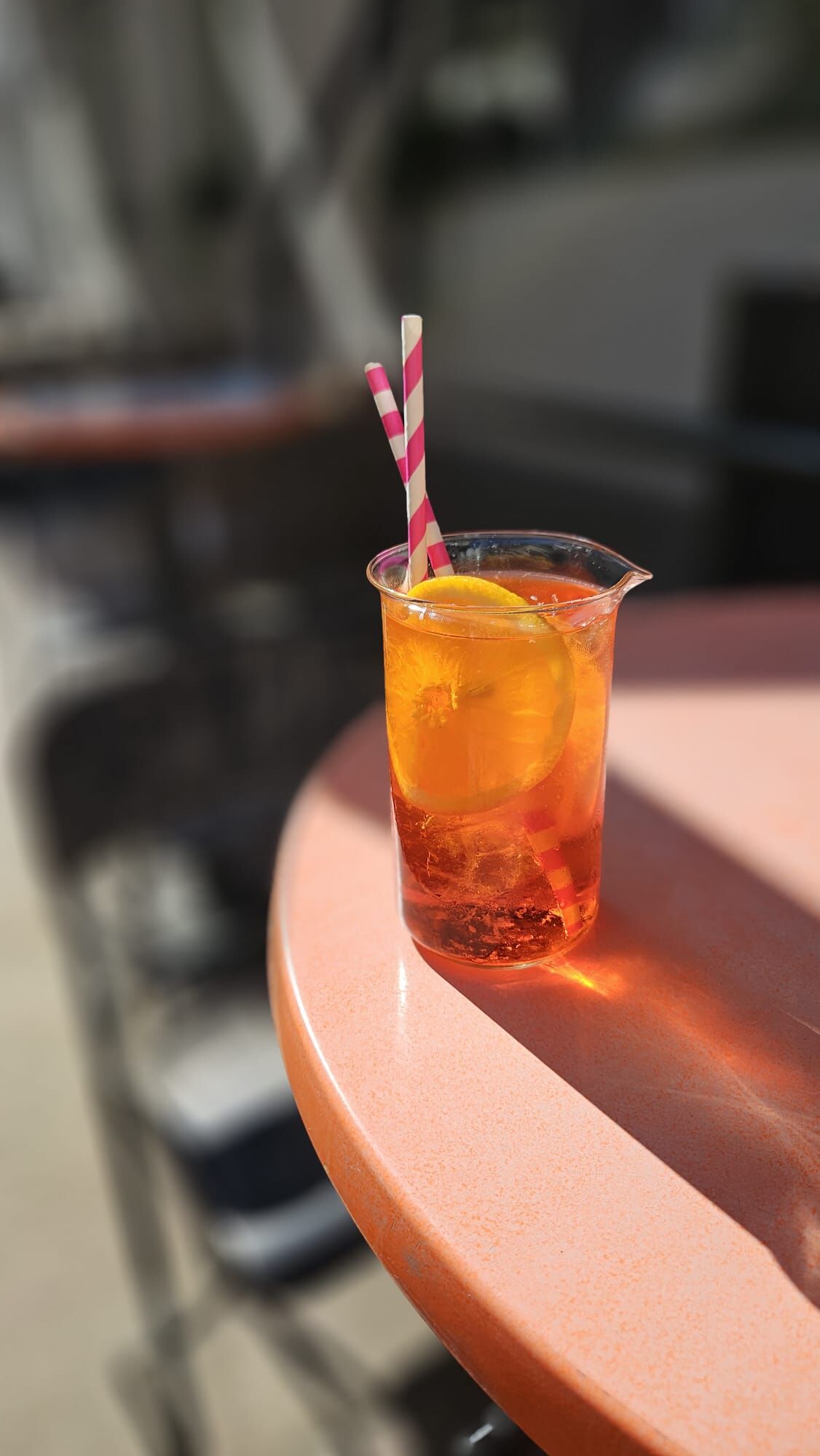 Klasyczny Aperol spritz. W wersji alko i bezalko.