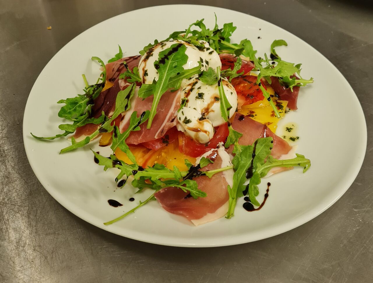 Carpaccio de tomates et burratina