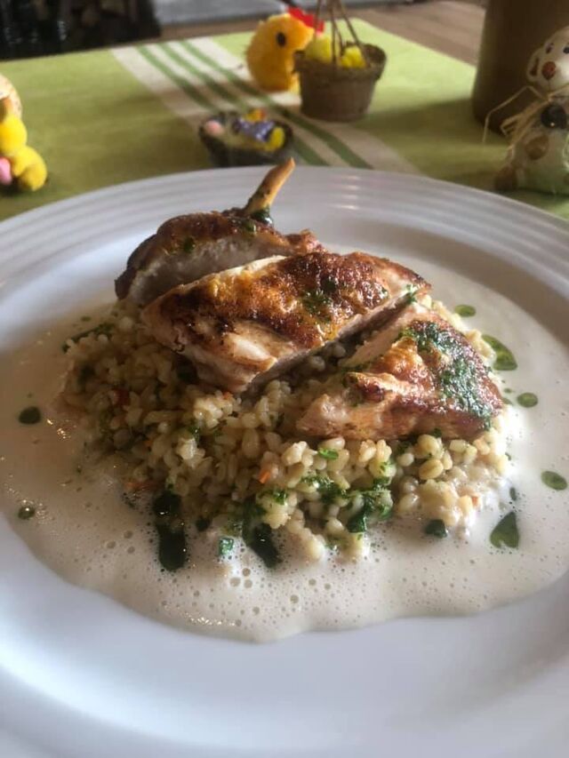 Kuřecí supreme, zeleninový bulgur, petrželové pesto