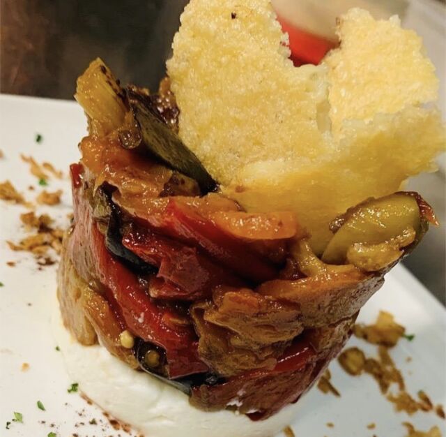 Caponata con cialda di parmigiano 