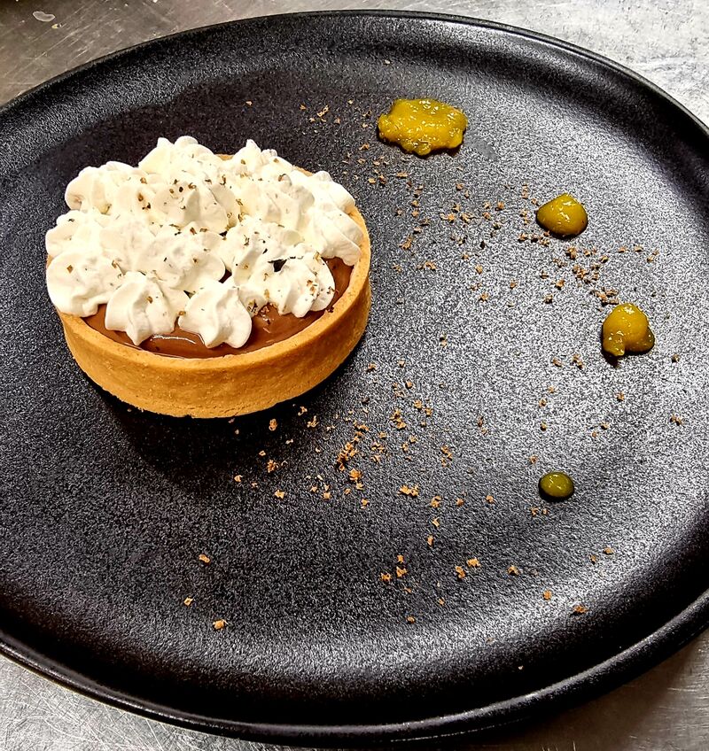 -LE CHOCOLAT
En tarte, gel passion, chantilly Tonka