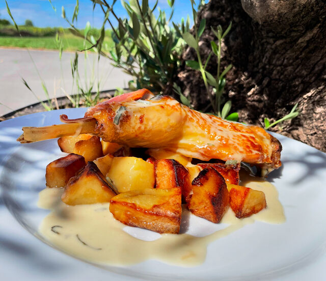 Cuisse de poulet roti, sauce à la sauge & pommes de terre