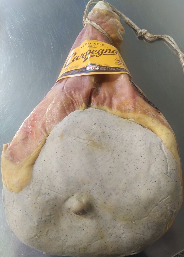Prosciutto Carpegna D.O.P. Oltre 20 Mesi di Stagionatura