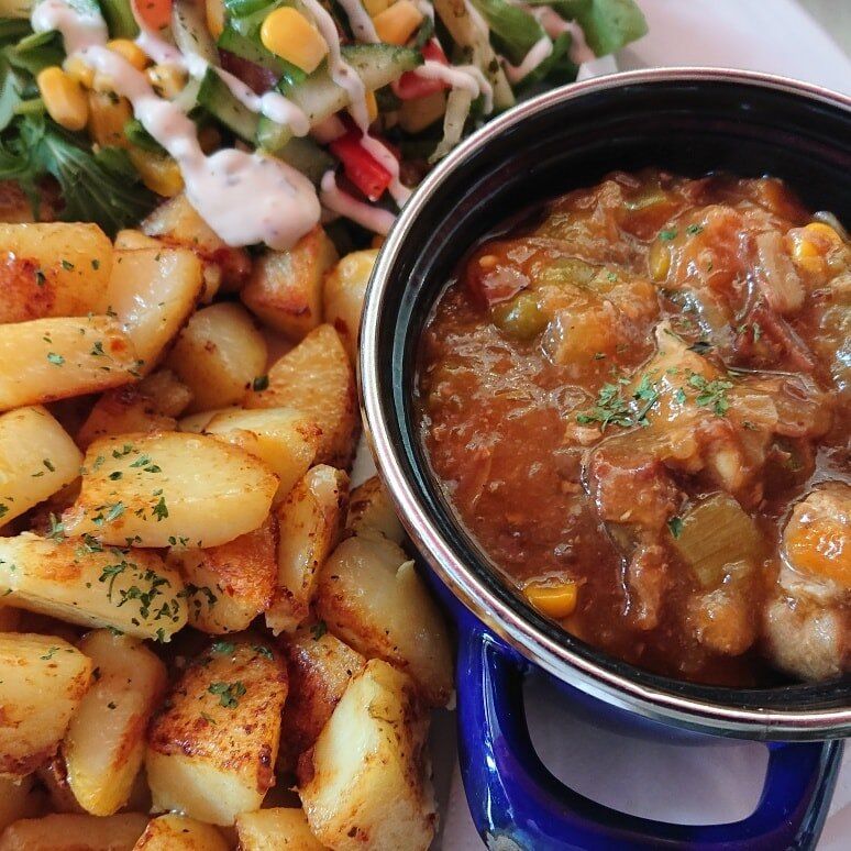 Heerlijk stoofpotje met vers bereide garnituren