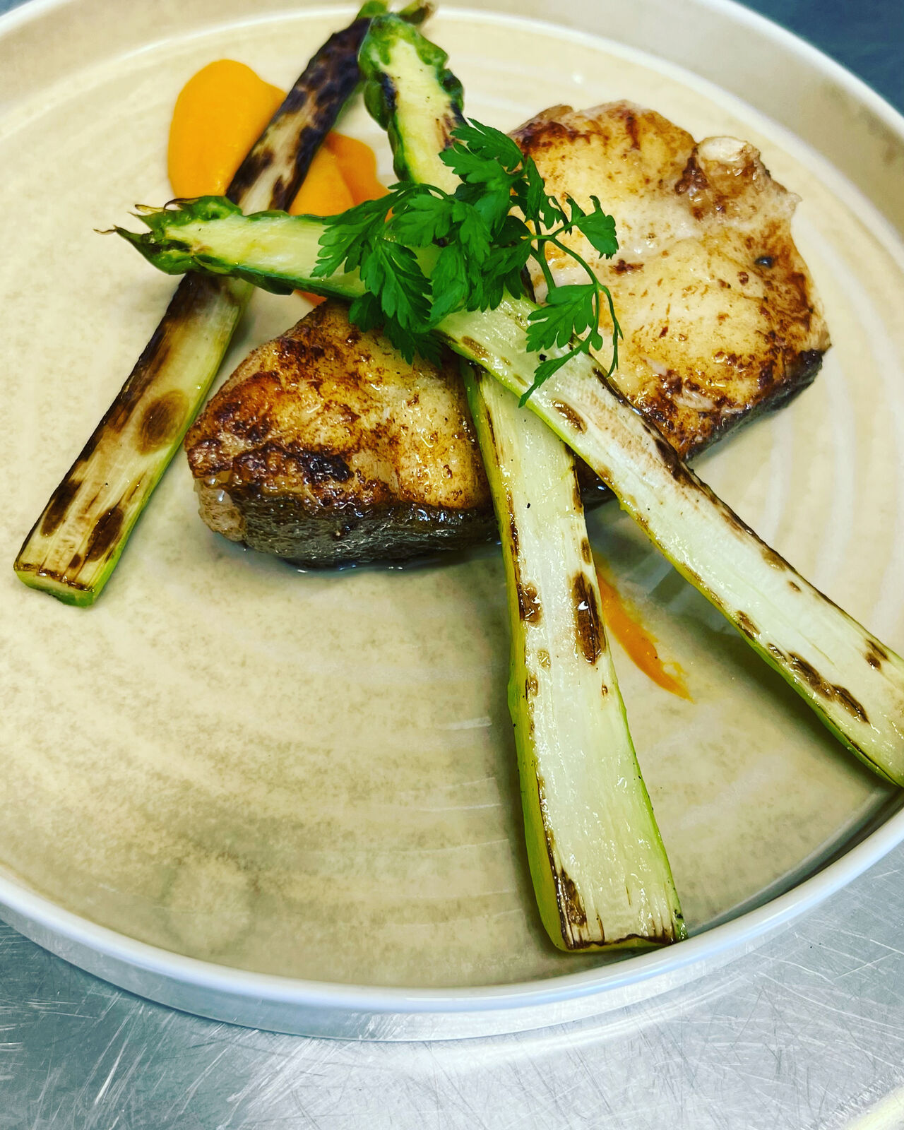 le pavé de turbot sauvage, asperges vertes