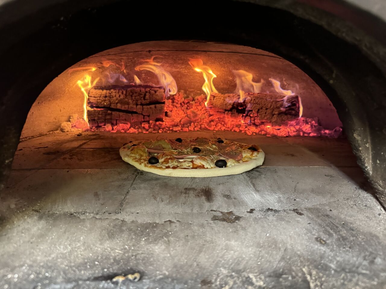 Pizza au feu de bois