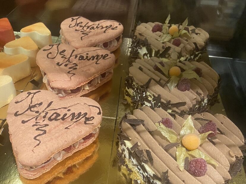 Macaron framboise et forêt noir framboise 