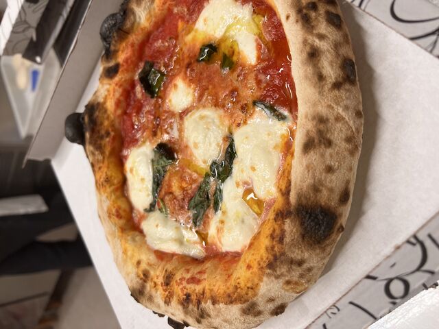 Pulcinella con impasto napoletano