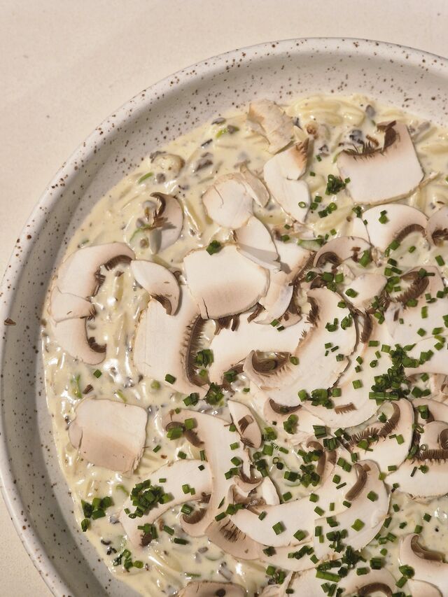 Falso risotto con coliflor, espárragos verdes trigueros, trufa y portobello crudo.