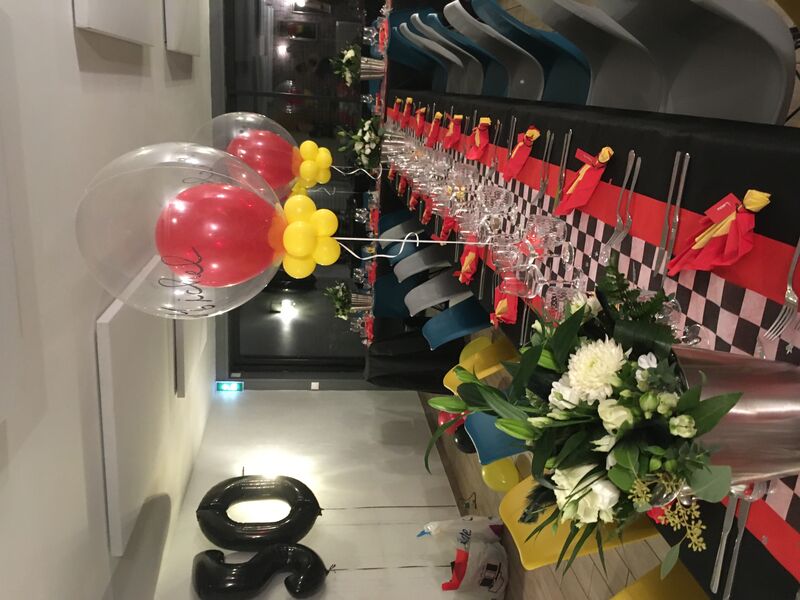 Anniversaire surprise (50 personnes)
Devis sur mesure
Installation de votre décoration par nos soins
