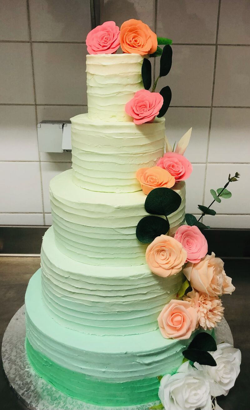 Wedding Cake coloré et fleuri