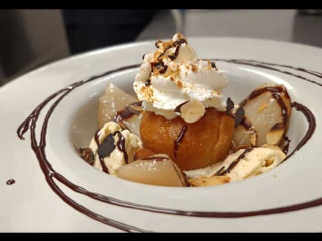 La Chasselaoise (Mini baba à la Chartreuse)