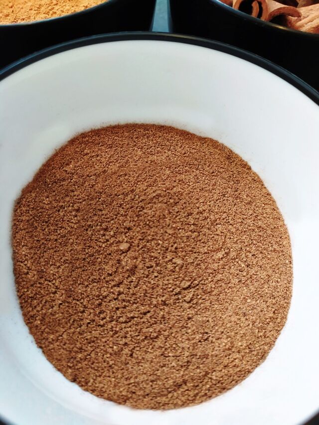 PIMIENTA DE JAMIACA MOLIDA. Pimienta NO picante con matices de clavo, canela, nuez moscada y pimienta negra.