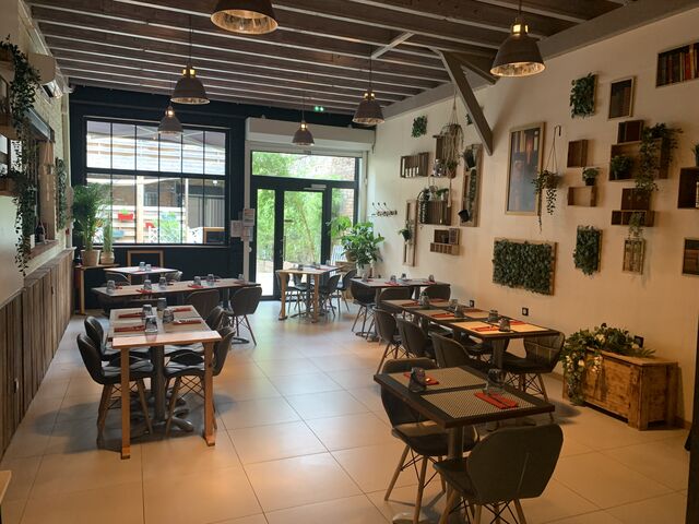 Salle rez de chaussée du restaurant