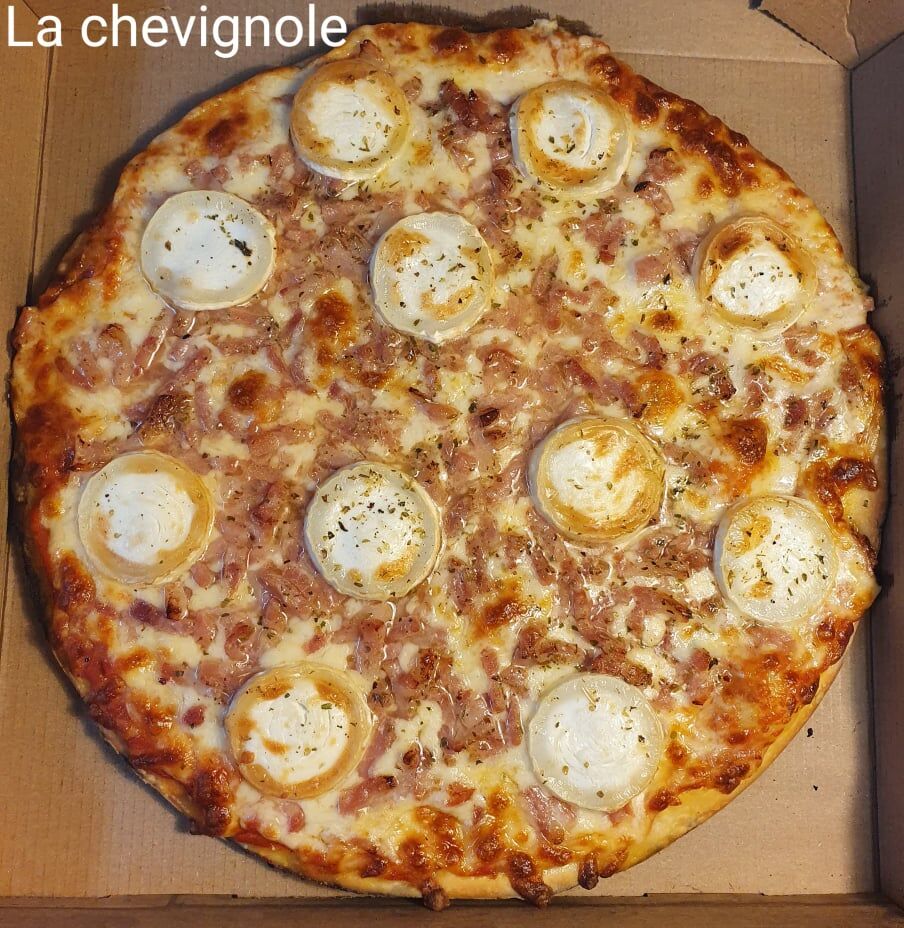 Base tomate, mozza, lardons, fromage de chèvre, origan