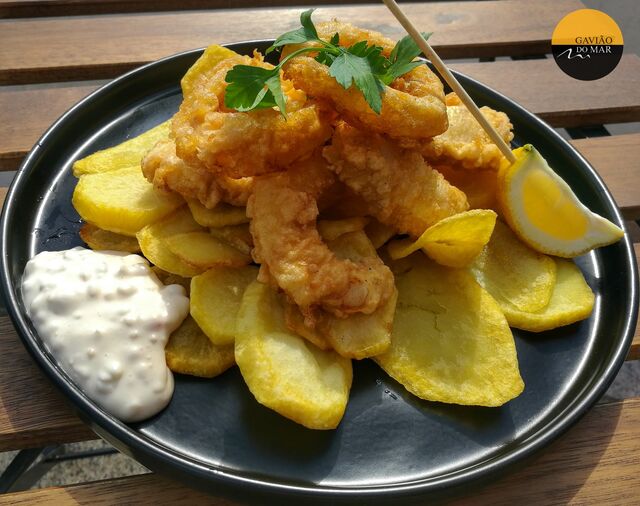 Choco frito com molho tártaro