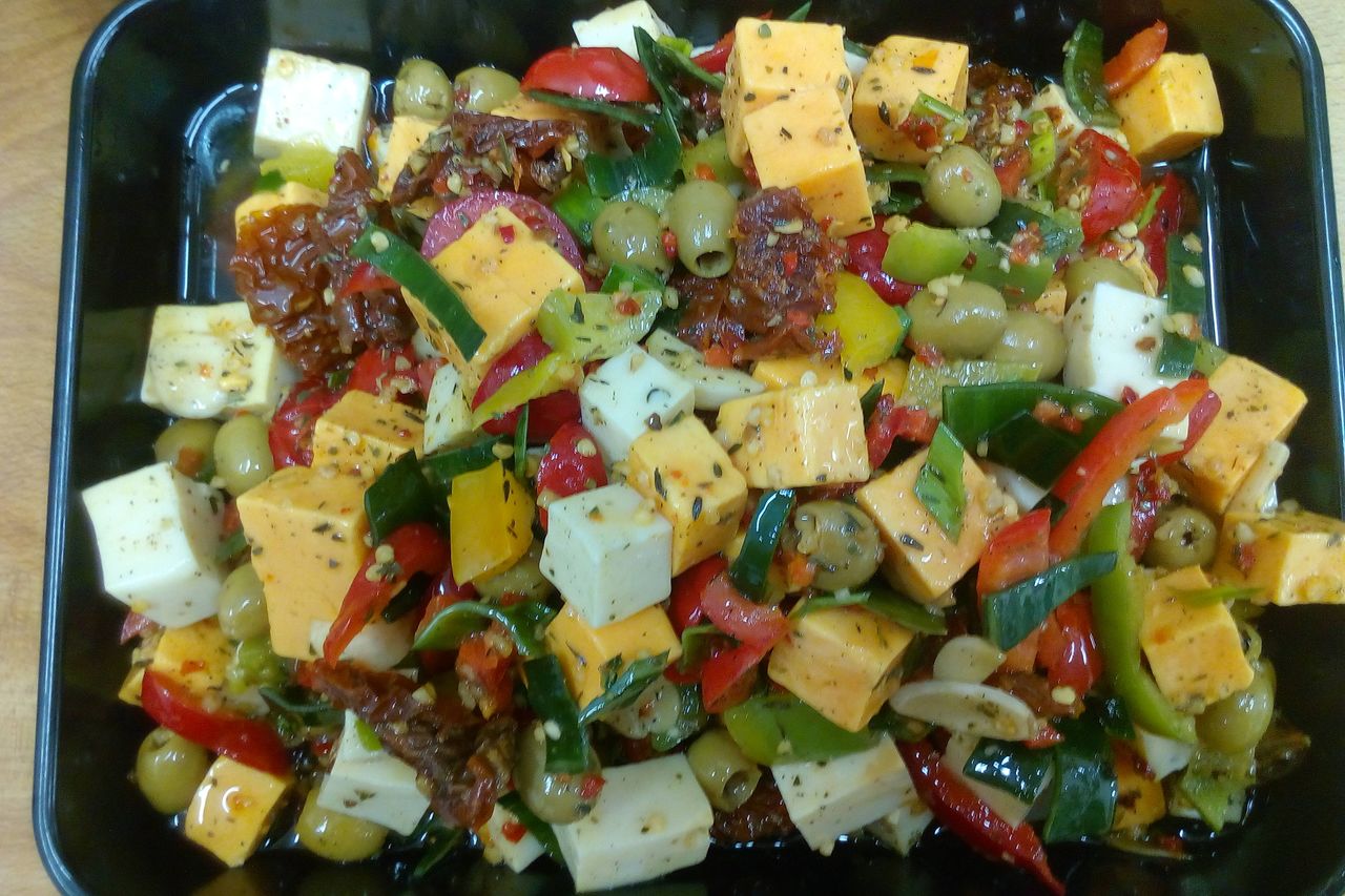 SALÁTY, SALÁTY A ZASE SALÁTY