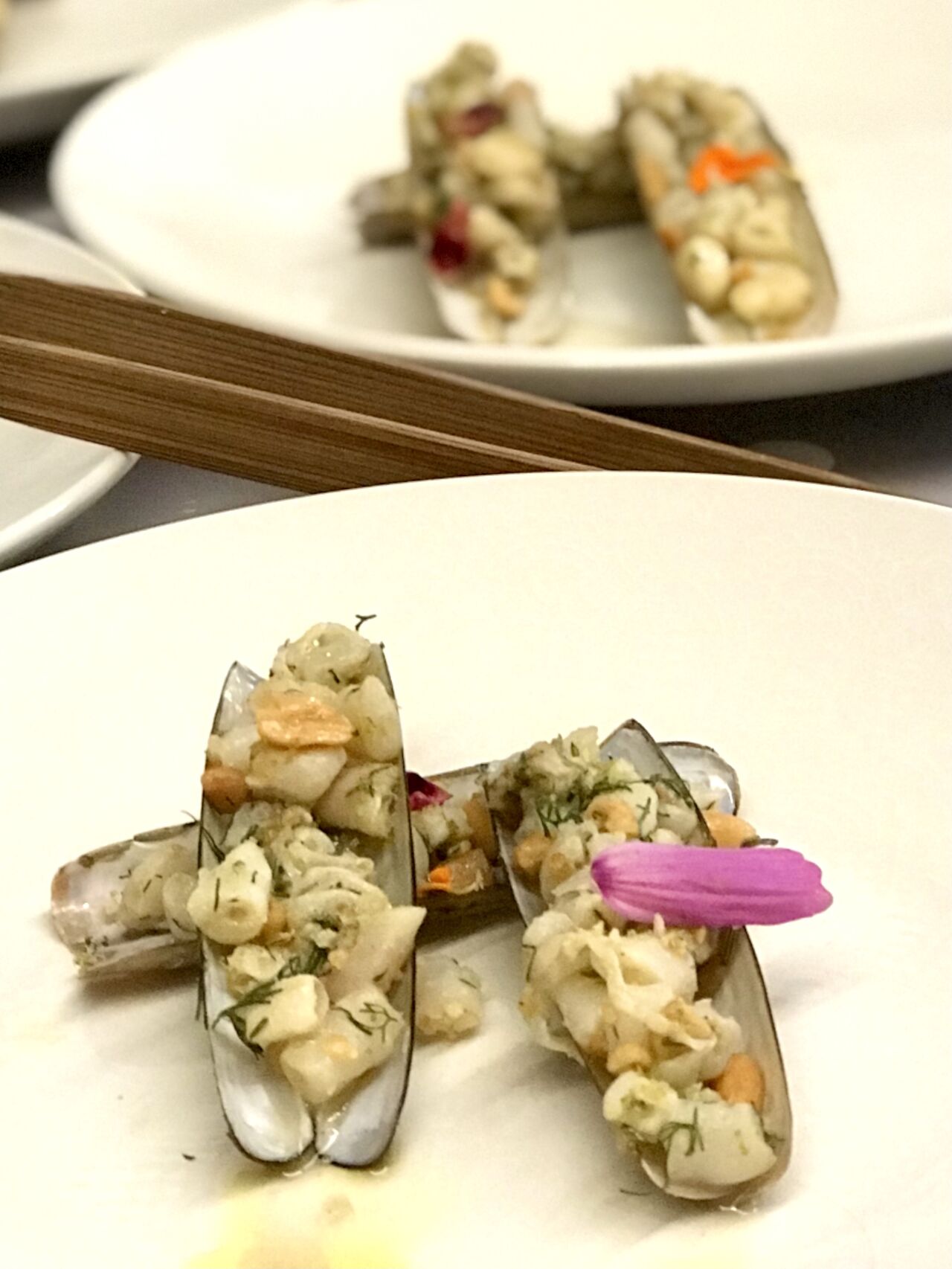 Couteaux, cacahuètes, citron