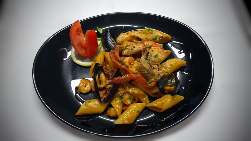 Pašta sa kaneštrelima , dagnjama i rakovicom