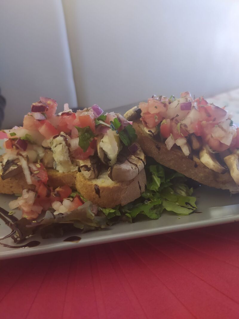 Bruschetta trandicional com Cogumelos e Gorgonzola